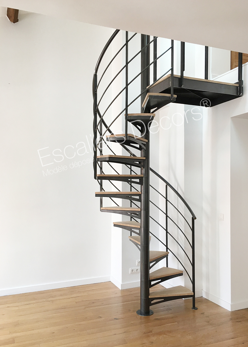 SH052 - Hélicoïdal Atelier Loft. Escalier colimaçon design en bois et métal.